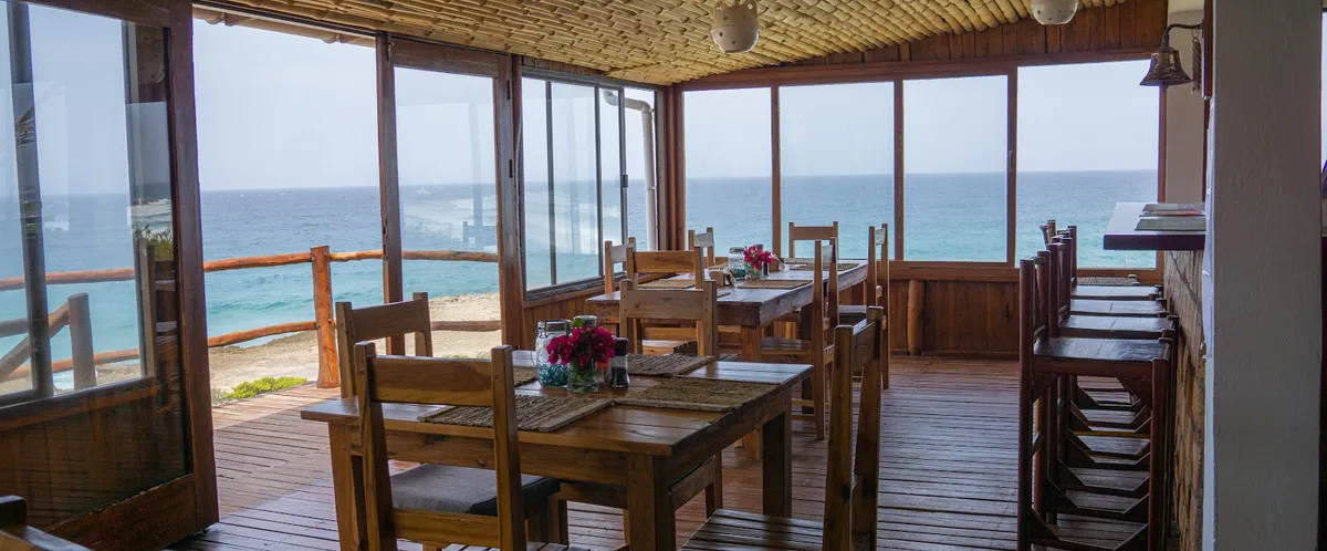 C-Mew | Restaurant, Bar & Guesthouse Tofinho, Inhambane interior view
