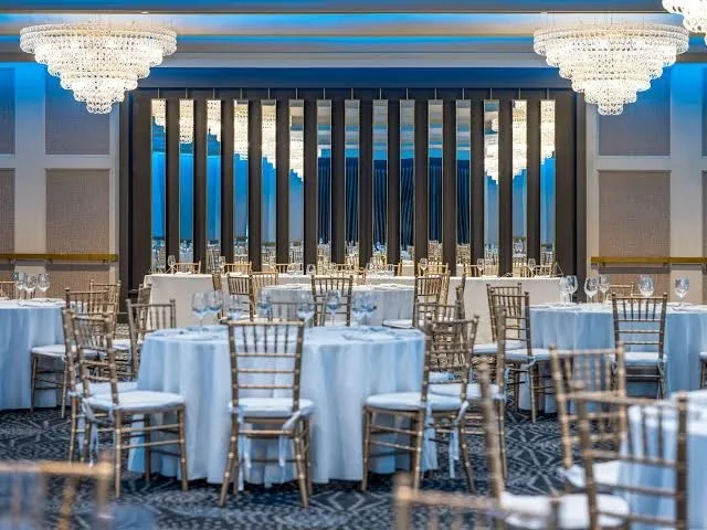 Carriage House Hotel & Conference Centre, Calgary interior view