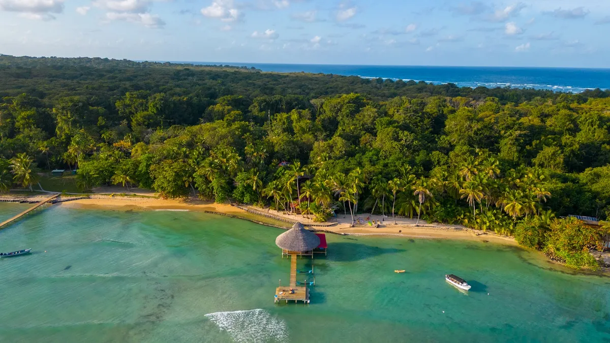 Casa Cayuco Eco-Adventure Lodge, Bocas Del Toro interior view