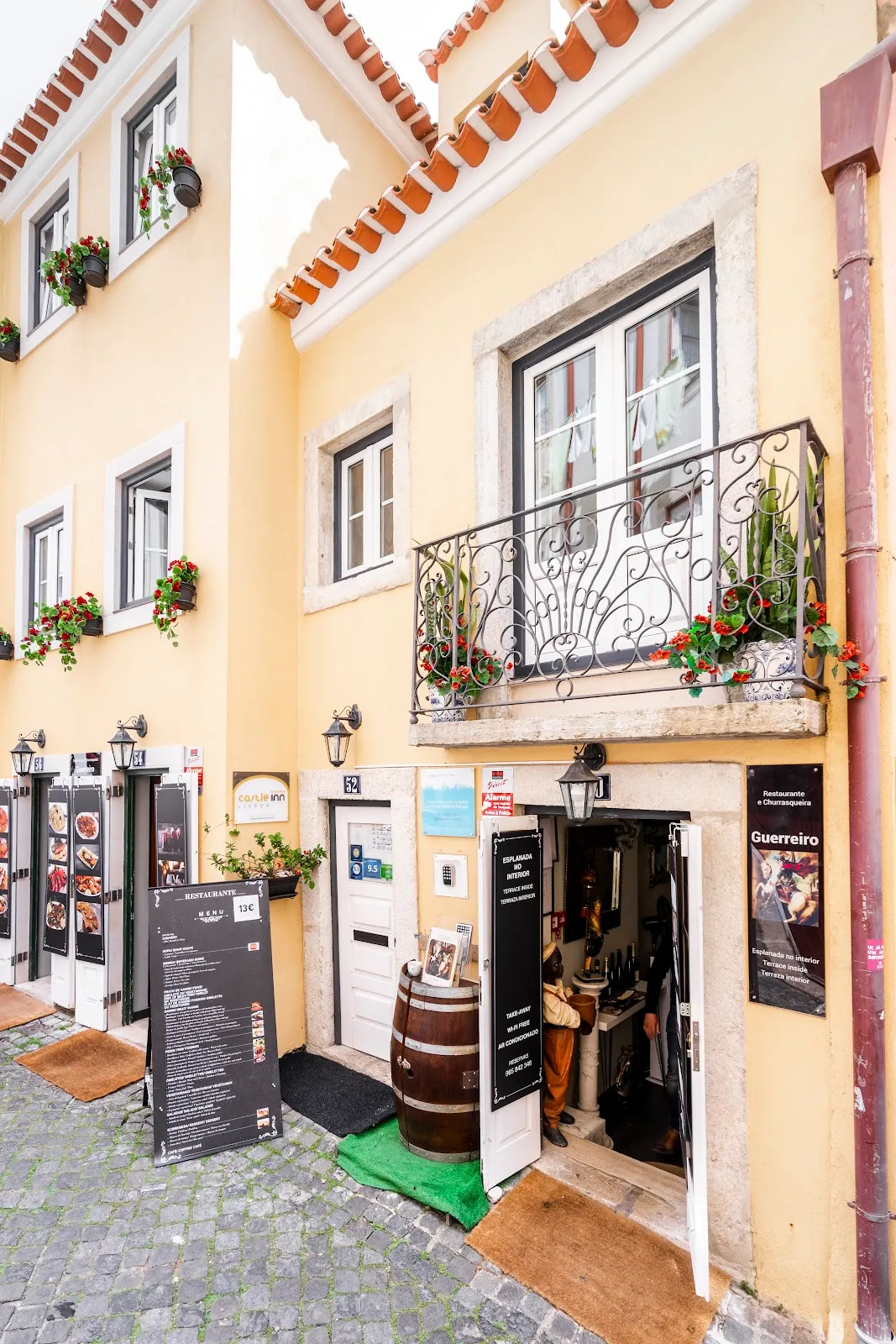 Castle Inn Lisbon, Lisbon interior view