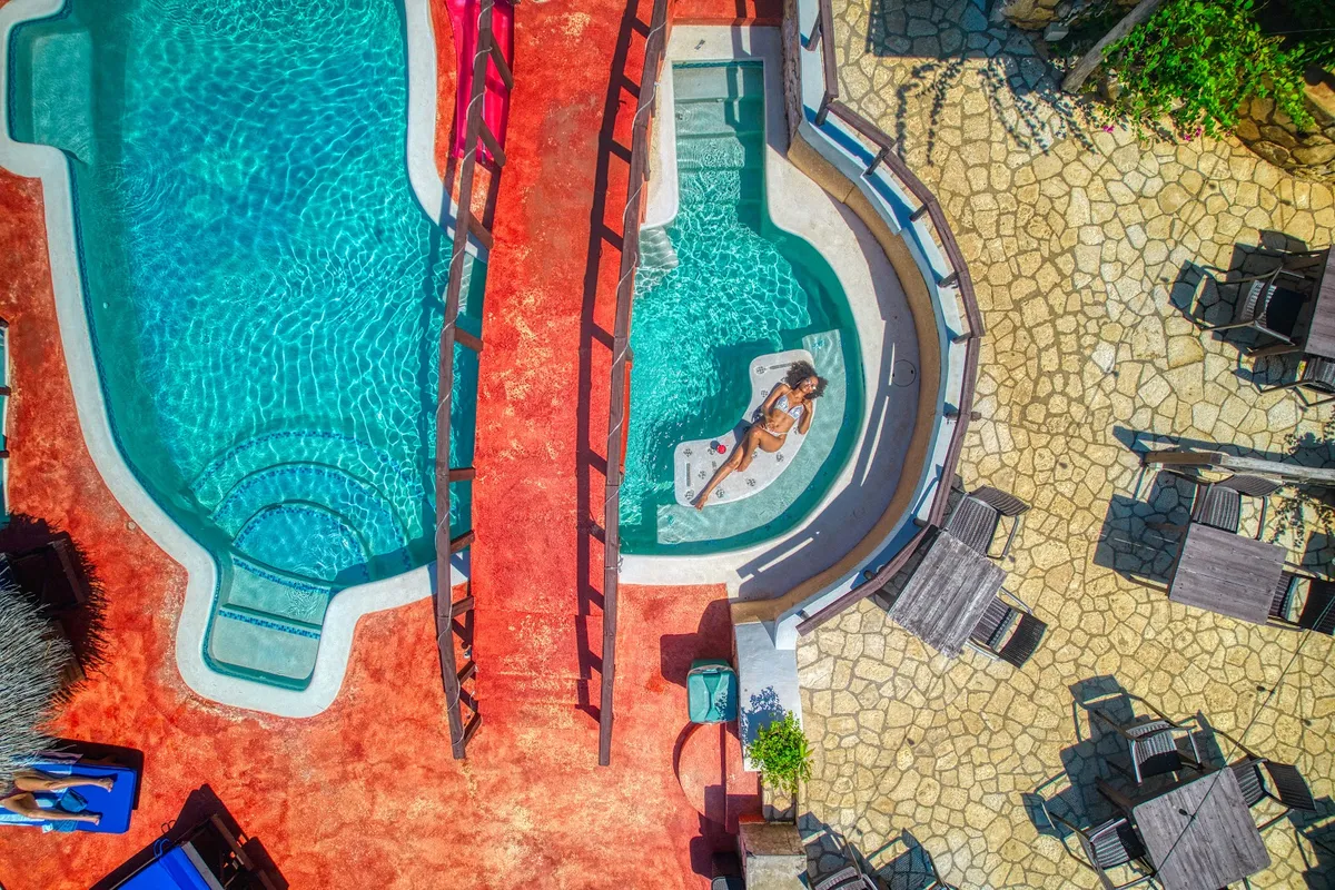 Catcha Falling Star, Negril interior view