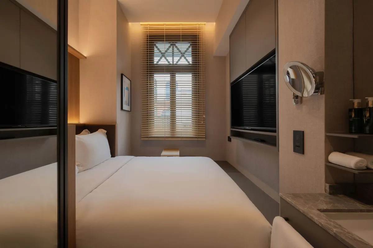 Claude Hotel, Chinatown interior view