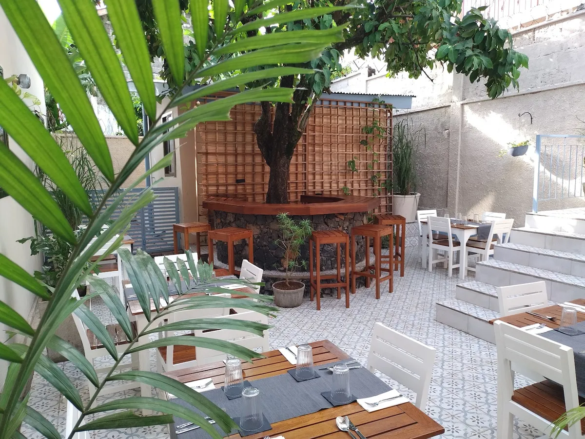 Cole Street Guesthouse, Freetown interior view