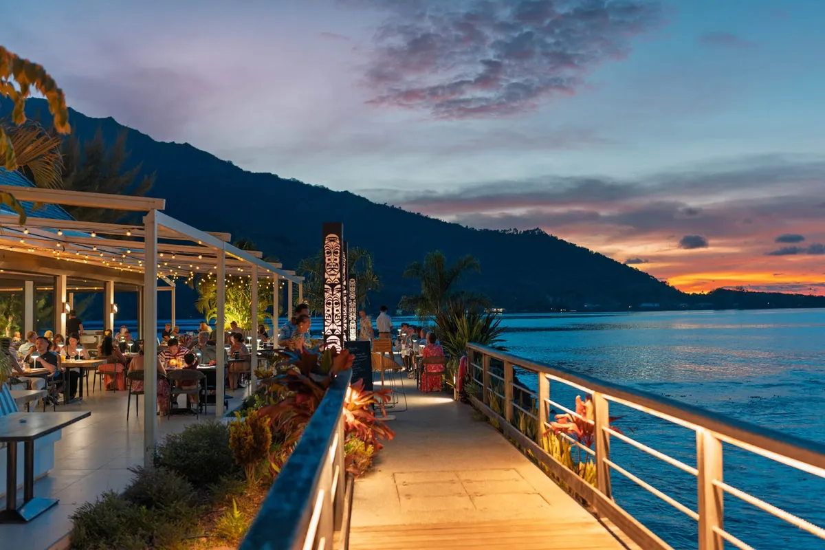 Cook's Bay Hotel & Suites, Moorea, Moorea interior view