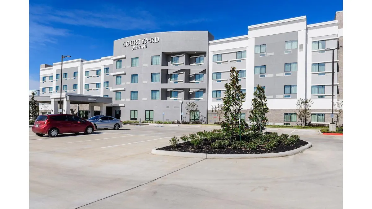 Courtyard by Marriott Lake Jackson, Freeport interior view