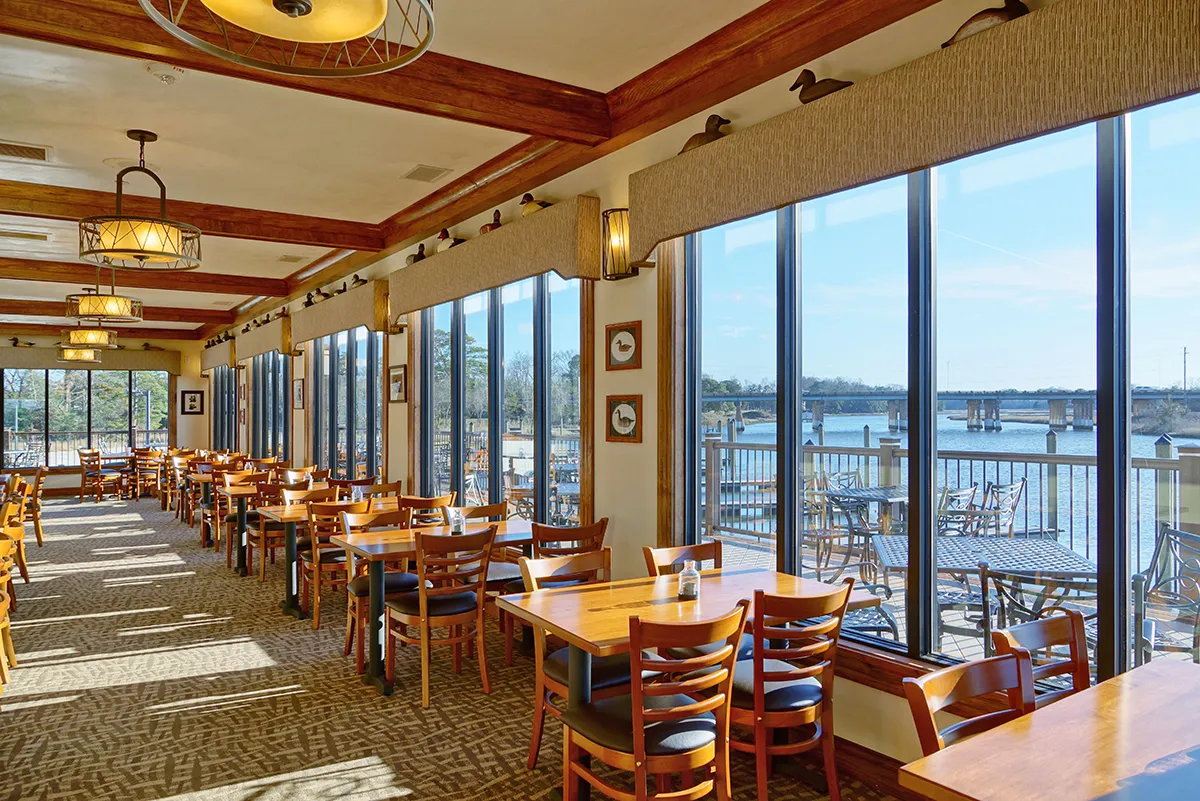 Decoys Seafood, Portsmouth interior view