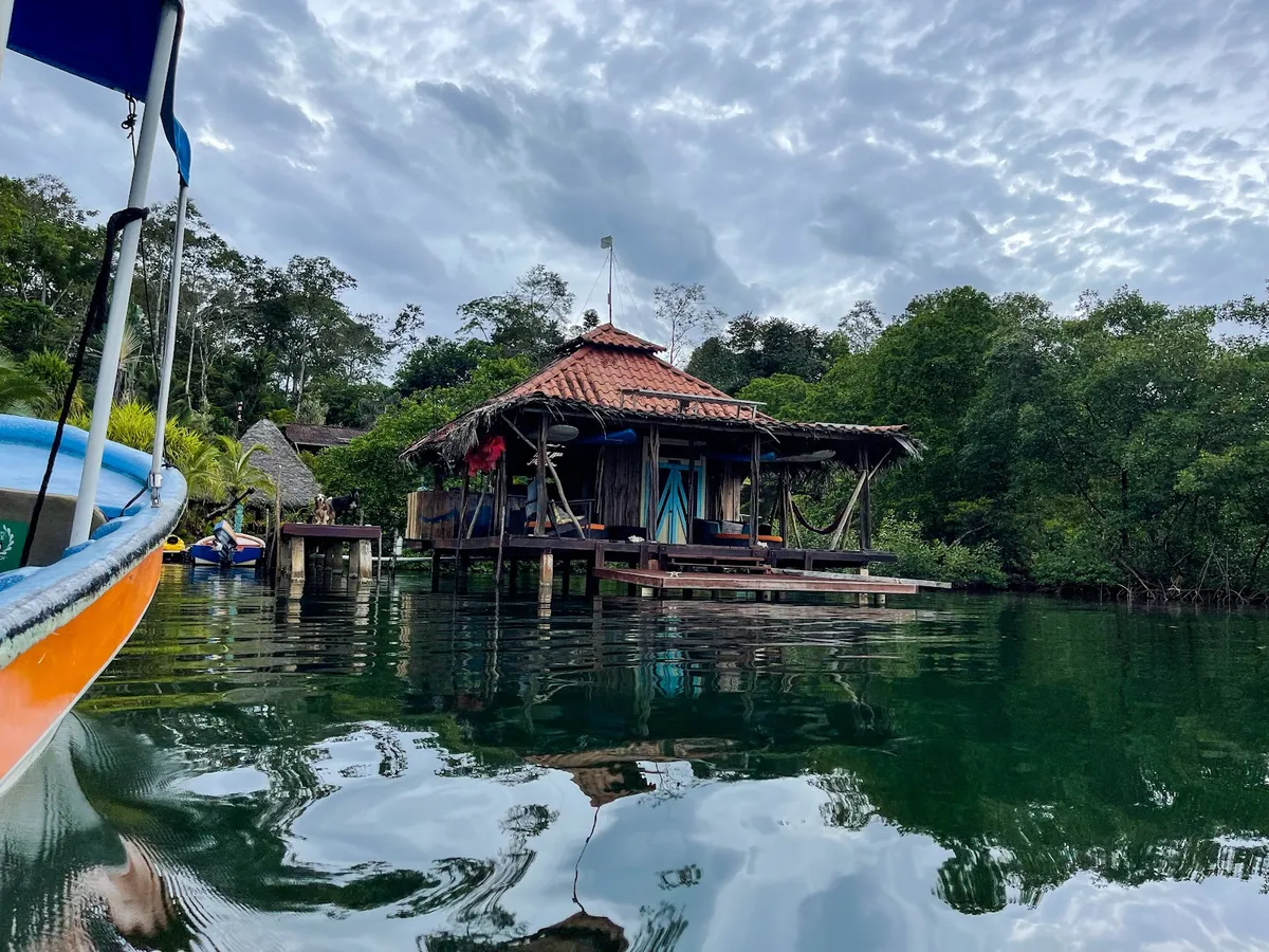 Dolphin Bay Hideaway, Bocas Del Toro interior view