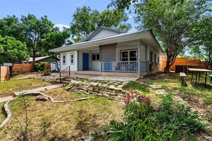 E. Austin Family Hangout! Pool & BBQ -Fully fenced, Austin interior view