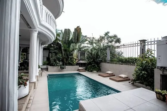 El Versace, Douala interior view
