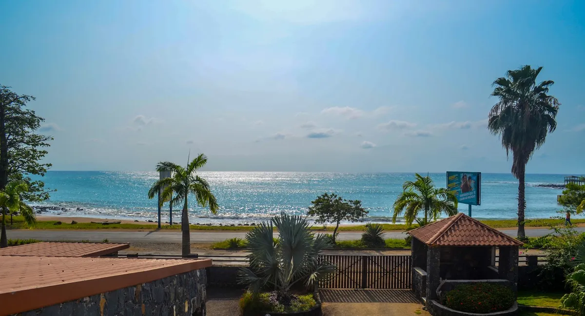 Emoyeni Gardens Hotel, Sao Tome City interior view