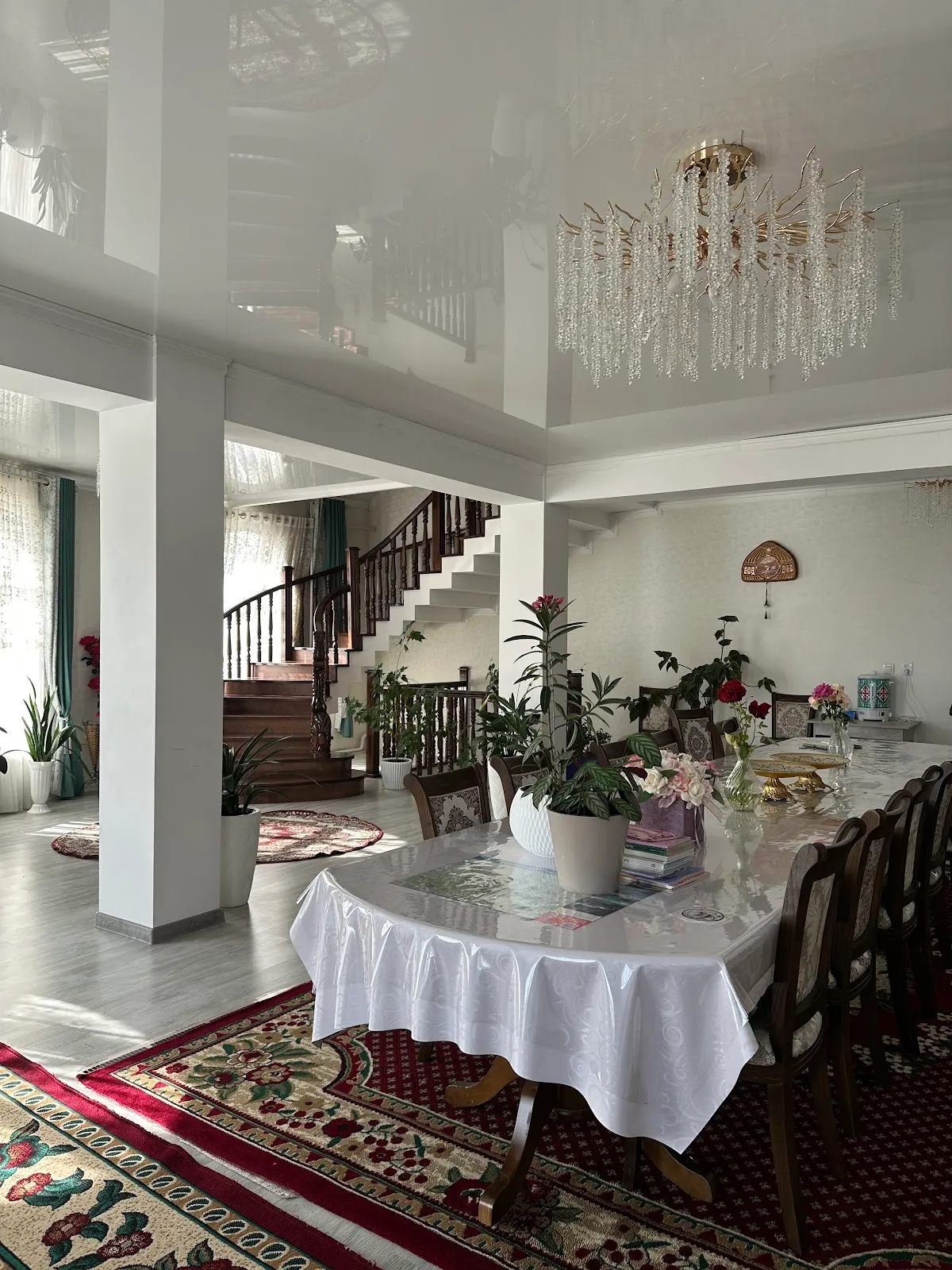 Erkin, Karakol interior view