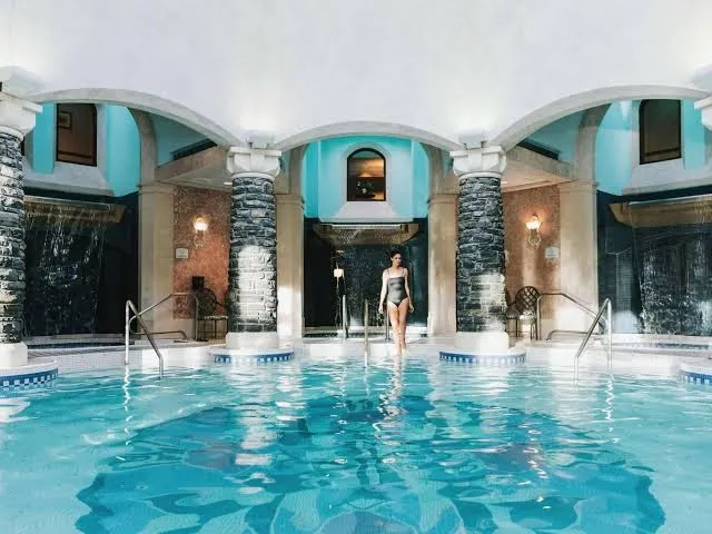 Fairmont Banff Springs, Banff interior view