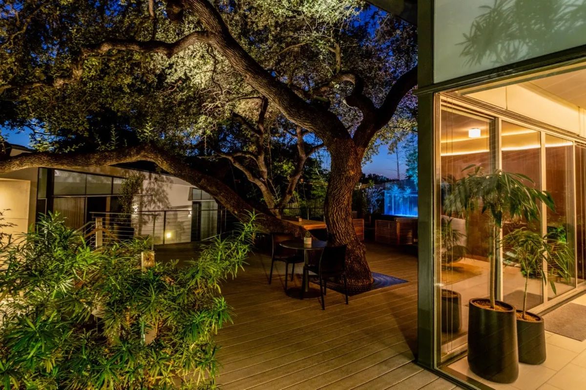 Frame Hotel - Treehouse, Austin interior view