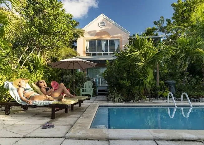 Grace Bay Beach 7acre Resort: Guesthouse Ocean Views+Pool+Oceanfront+Lush Garden, Grace Bay interior view