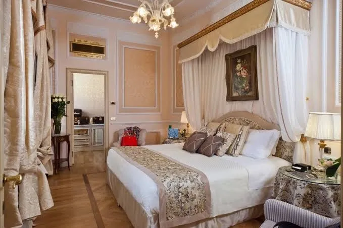Grand Hotel Majestic già Baglioni, Bologna interior view