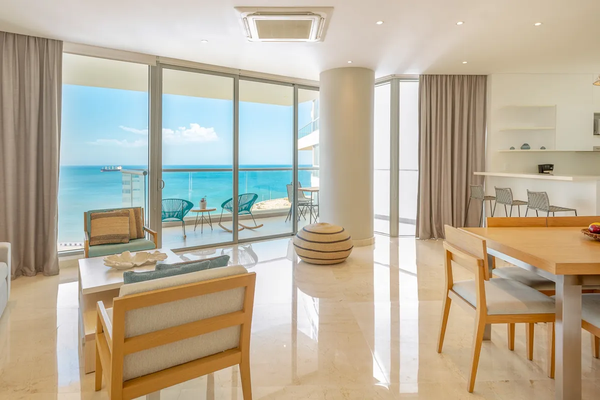Grand Marina Santa Marta, Santa Marta interior view