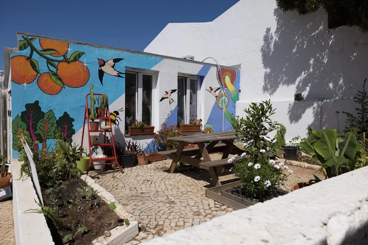 Greenth Avenue, Faro interior view