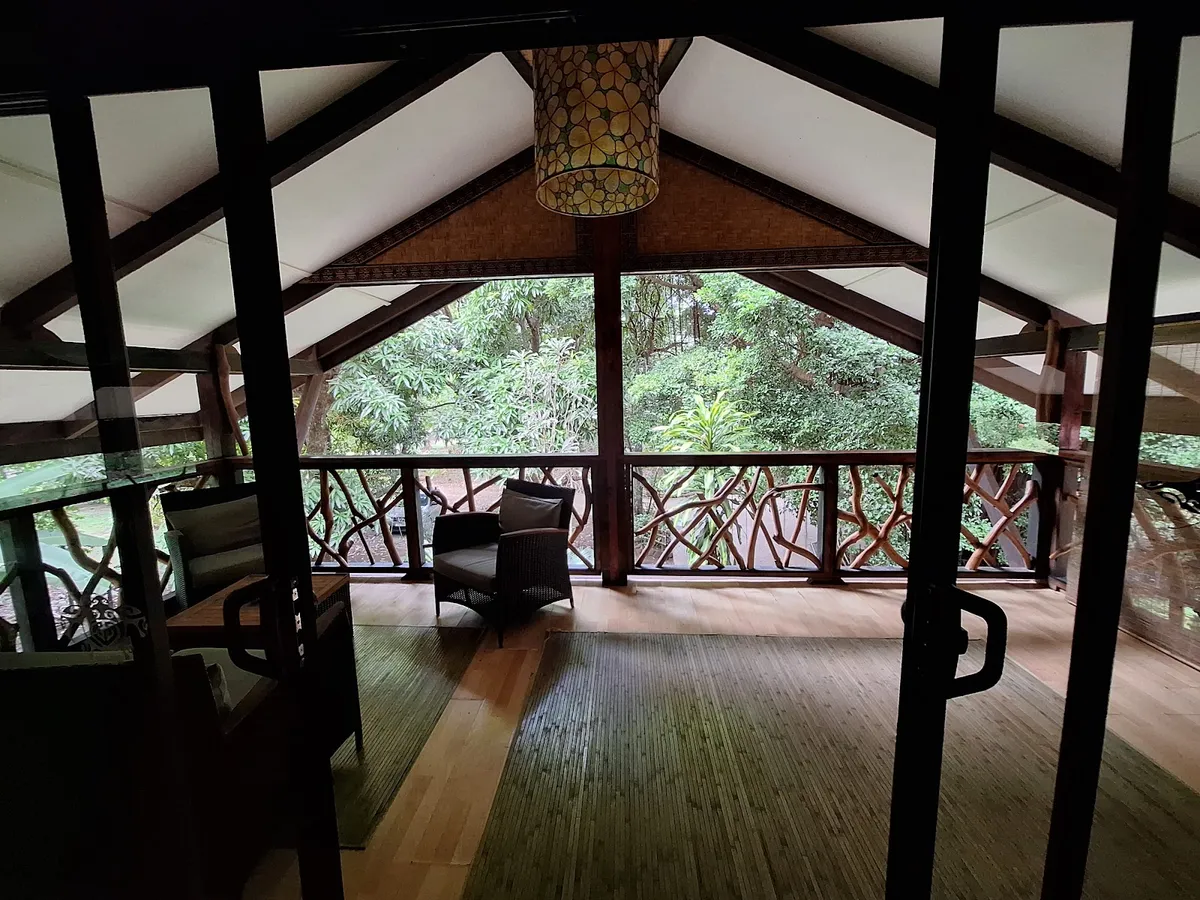 Haere Mai I Te Fare, Moorea interior view