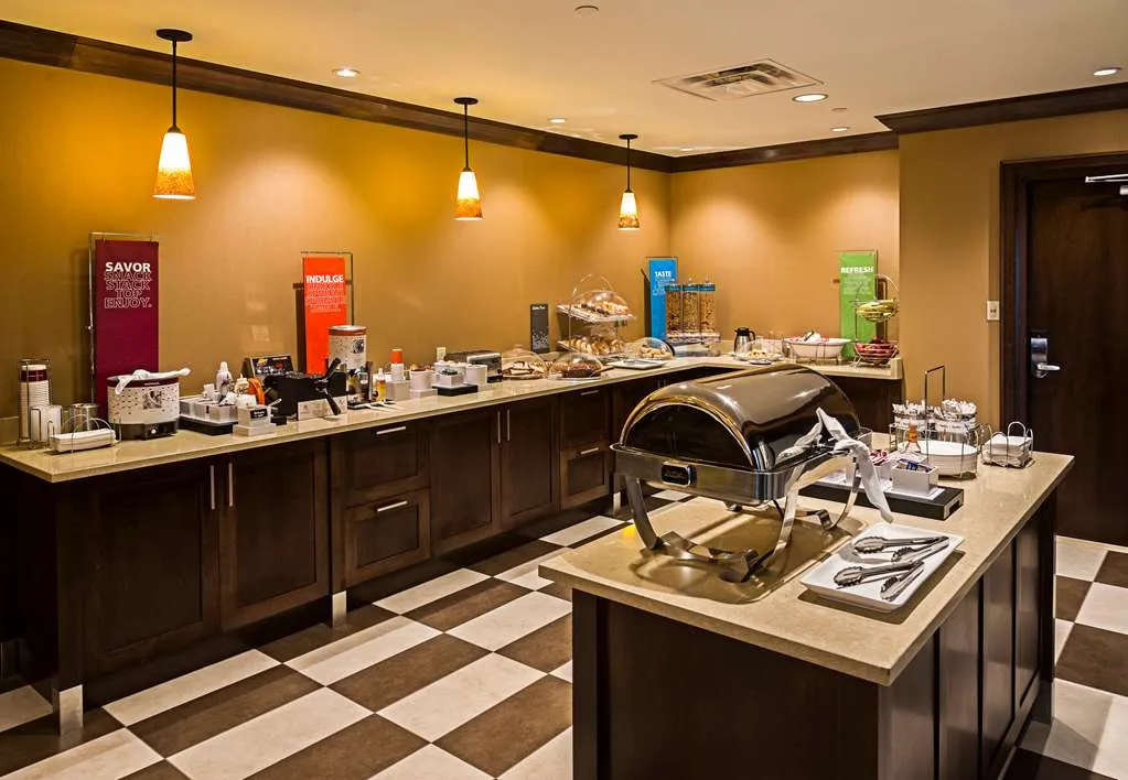 Hampton Inn by Hilton Ottawa Airport, Ottawa interior view