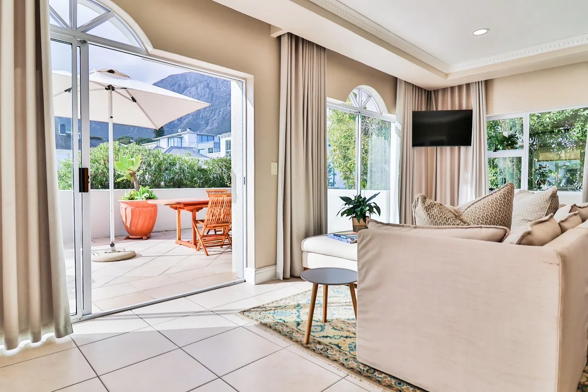 Hermanus Beachfront Lodge, Hermanus interior view