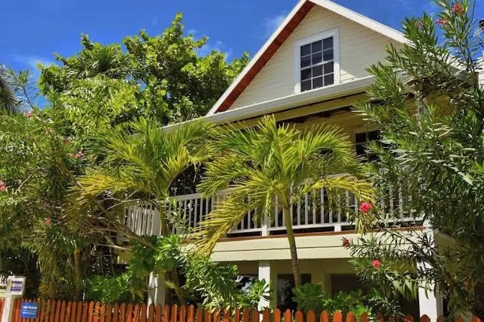 Hidden Gem Cabana Pool AC Dock Access Paddleboards, Caye Caulker interior view