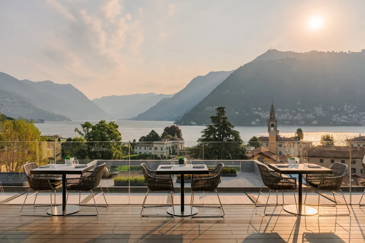 Hilton Lake Como, Lake District interior view