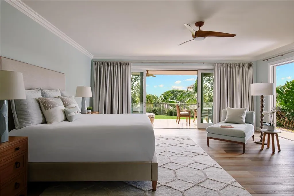 Ho olei at Grand Wailea, Hawaiian Islands interior view