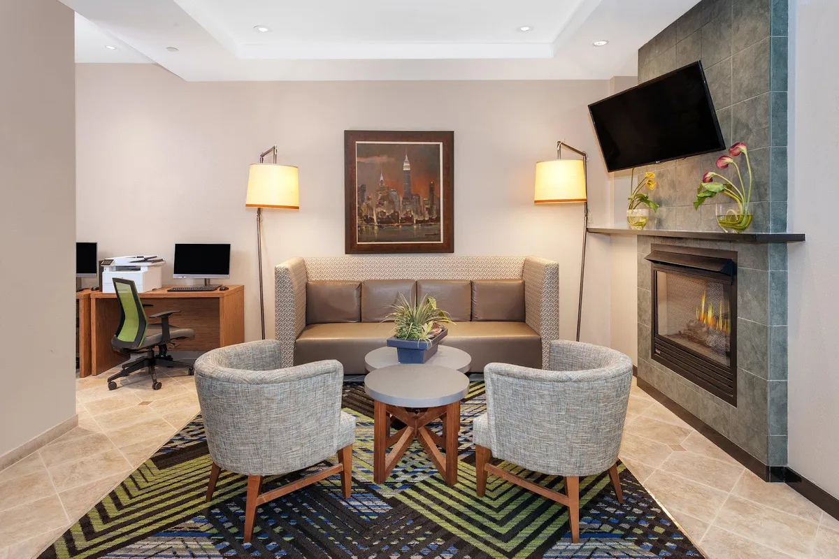 Holiday Inn Express Building 107, New York interior view