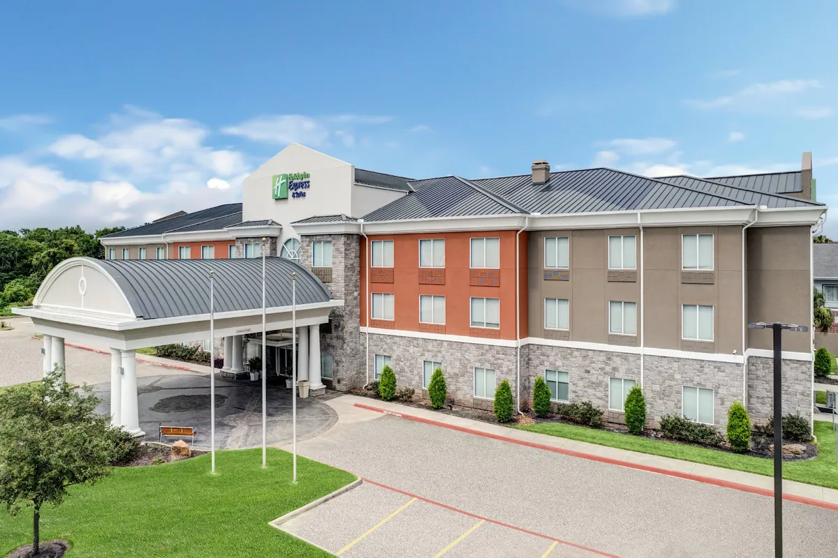 Holiday Inn Express & Suites Clute - Lake Jackson by IHG, Freeport interior view