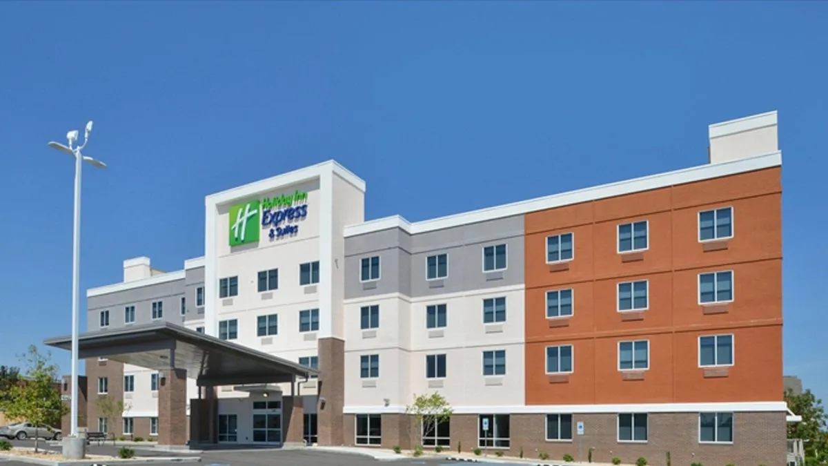 Holiday Inn Express & Suites Lexington - Hamburg Area by IHG, George Town interior view