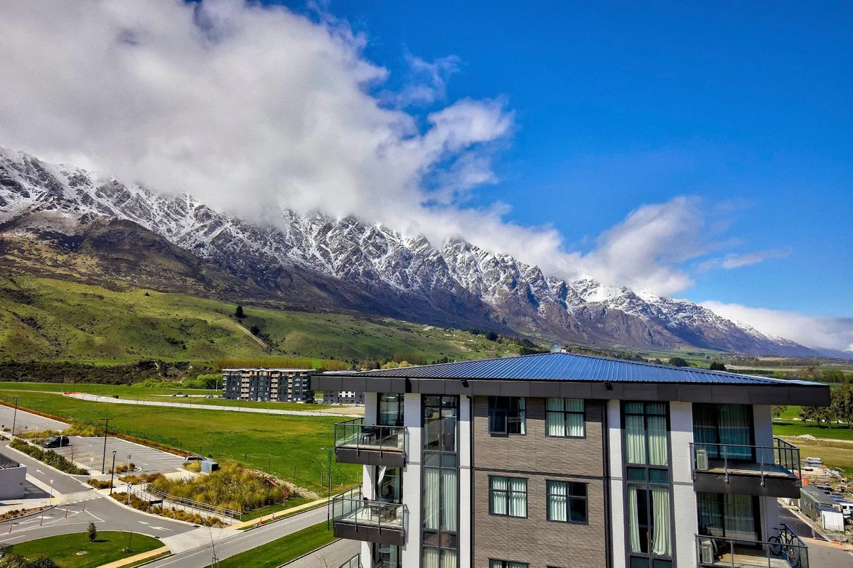 Holiday Inn Queenstown Remarkables Park by IHG, Queenstown interior view