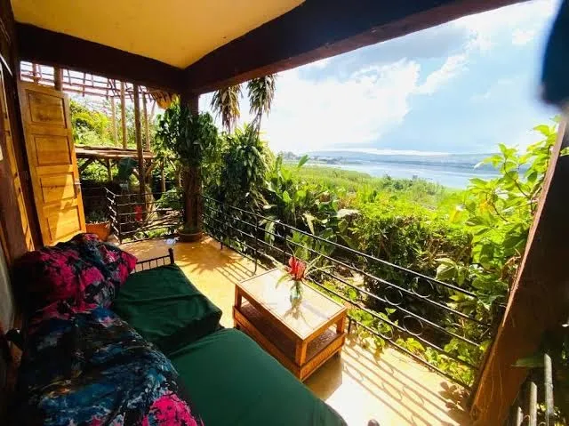 HomeOnTheNile Lake view double - Double Room with Balcony, Jinja interior view
