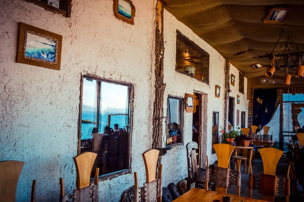 Hotel and Teahouse Bashinjaghyan, Sevan interior view