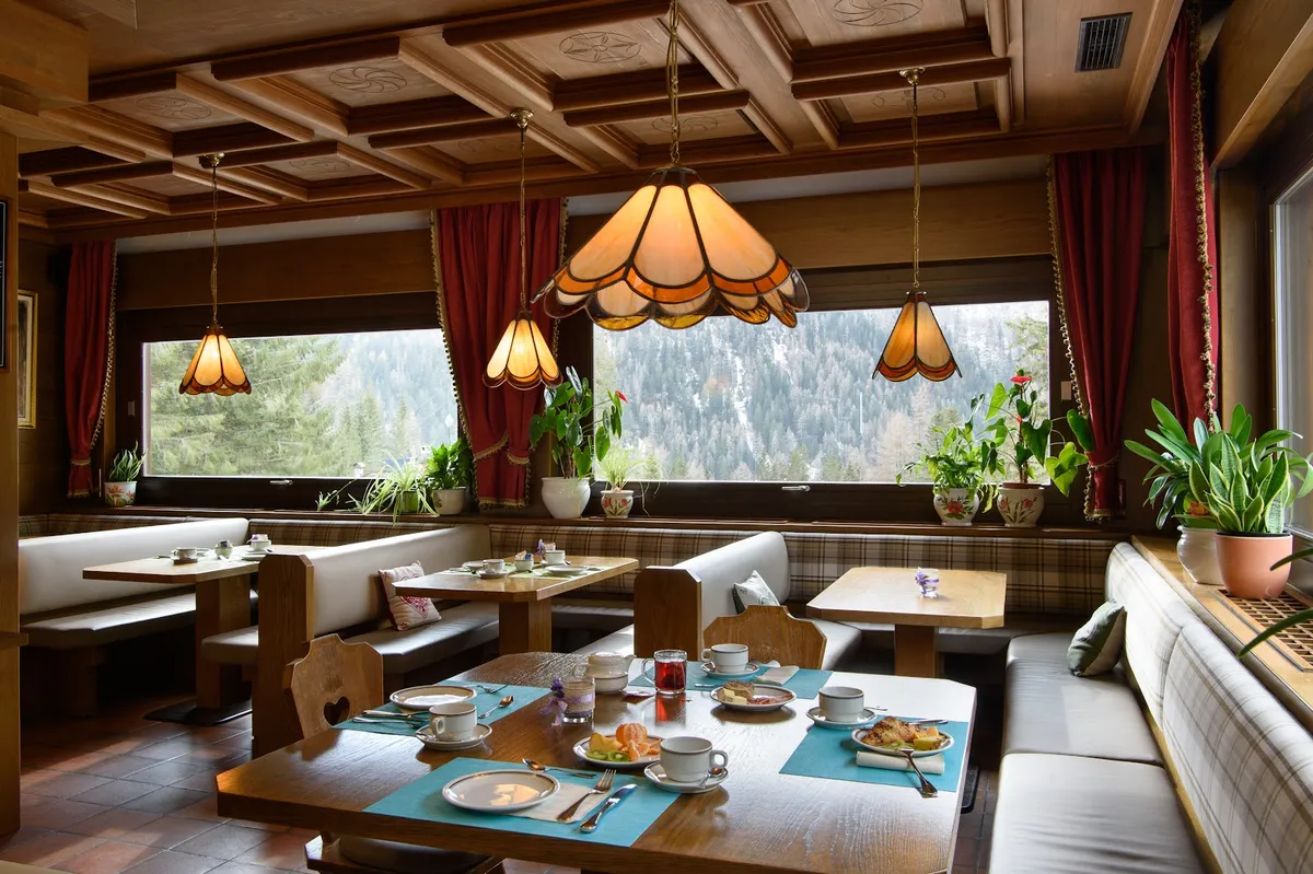 Hotel Garni Roberta, Dolomites interior view