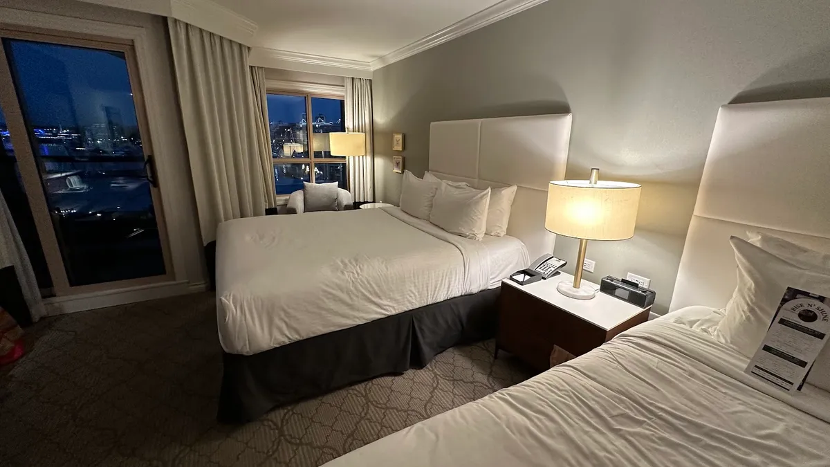 Hotel Grand Pacific, Victoria interior view