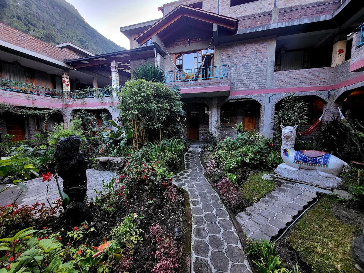Hotel La Floresta, Banos interior view