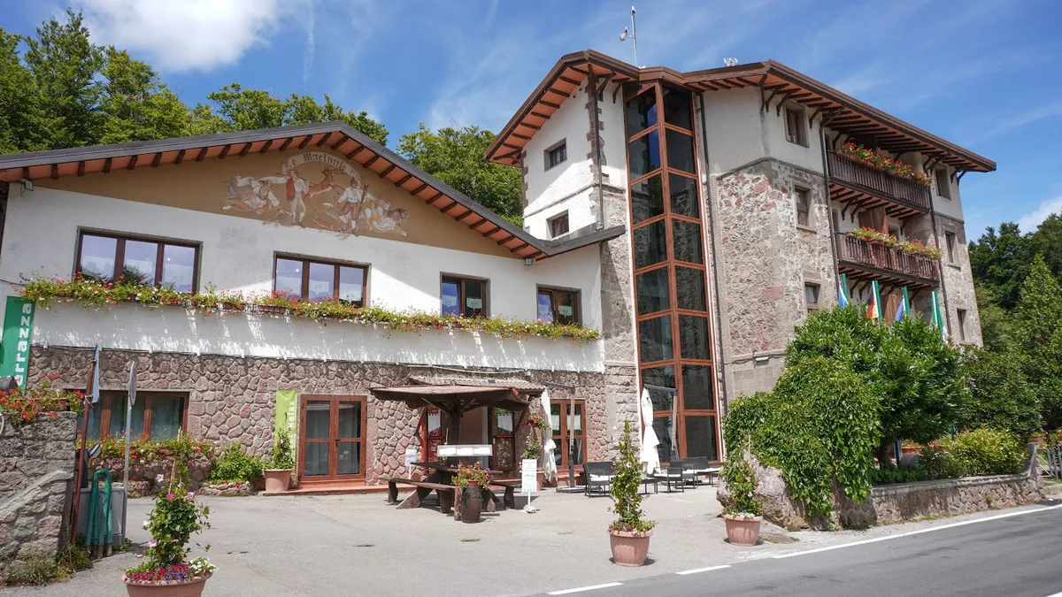 Hotel Le Macinaie - Monte Amiata, Tuscany interior view