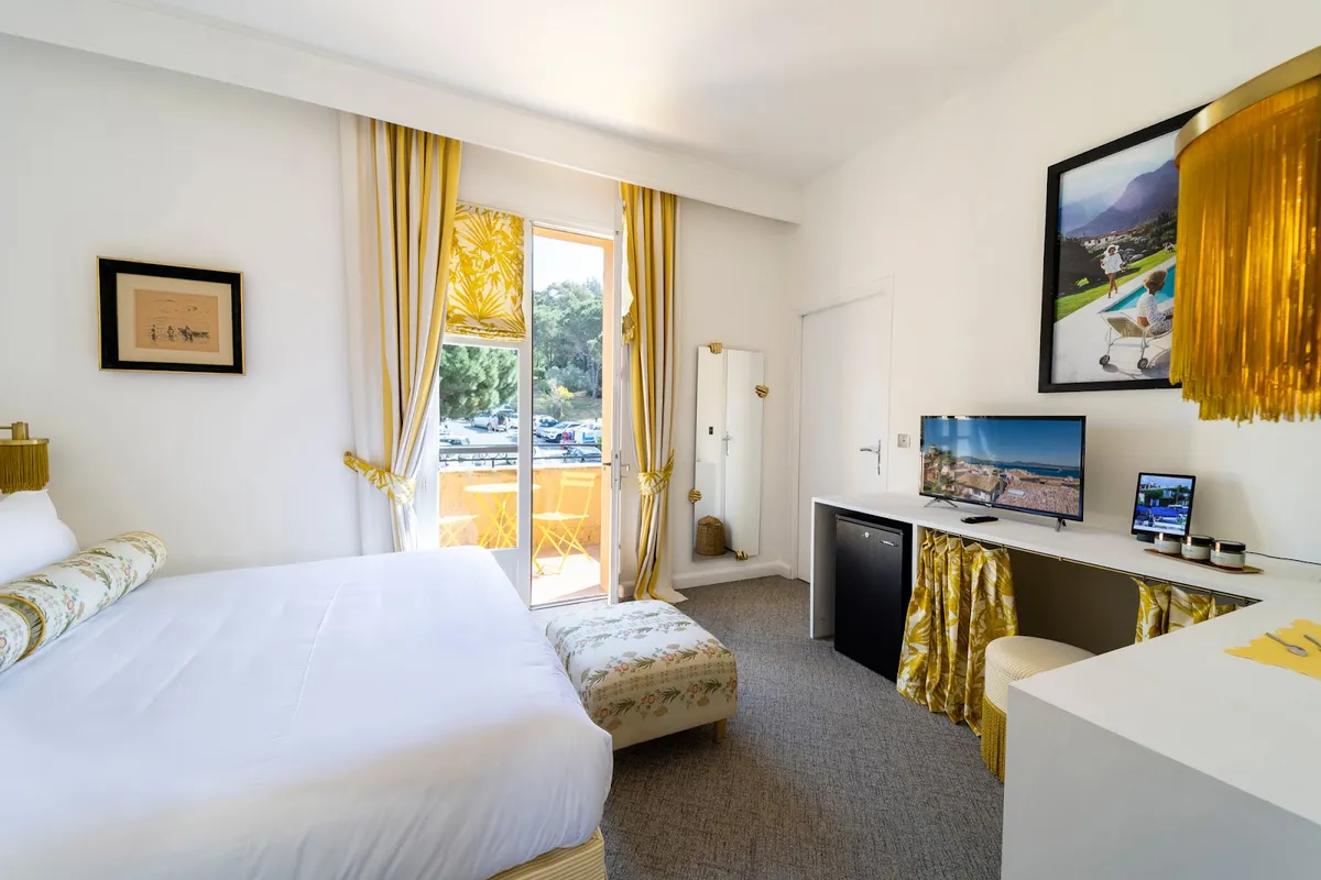 Hôtel Le Y Saint-Tropez, French Riviera interior view