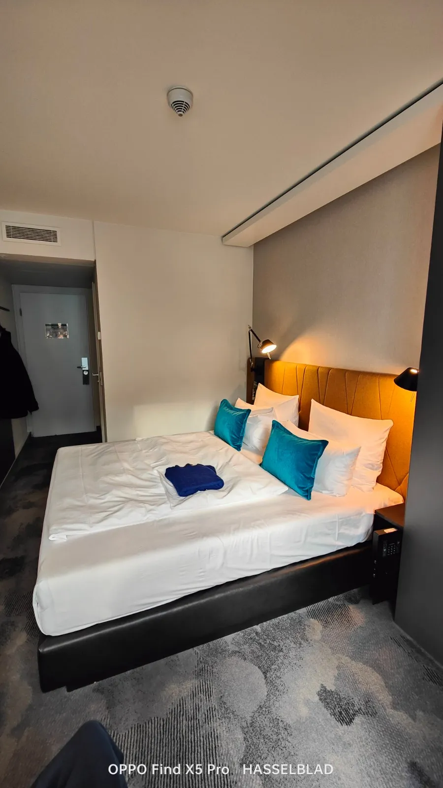Hotel Motel One Köln-Altstadt, Cologne interior view