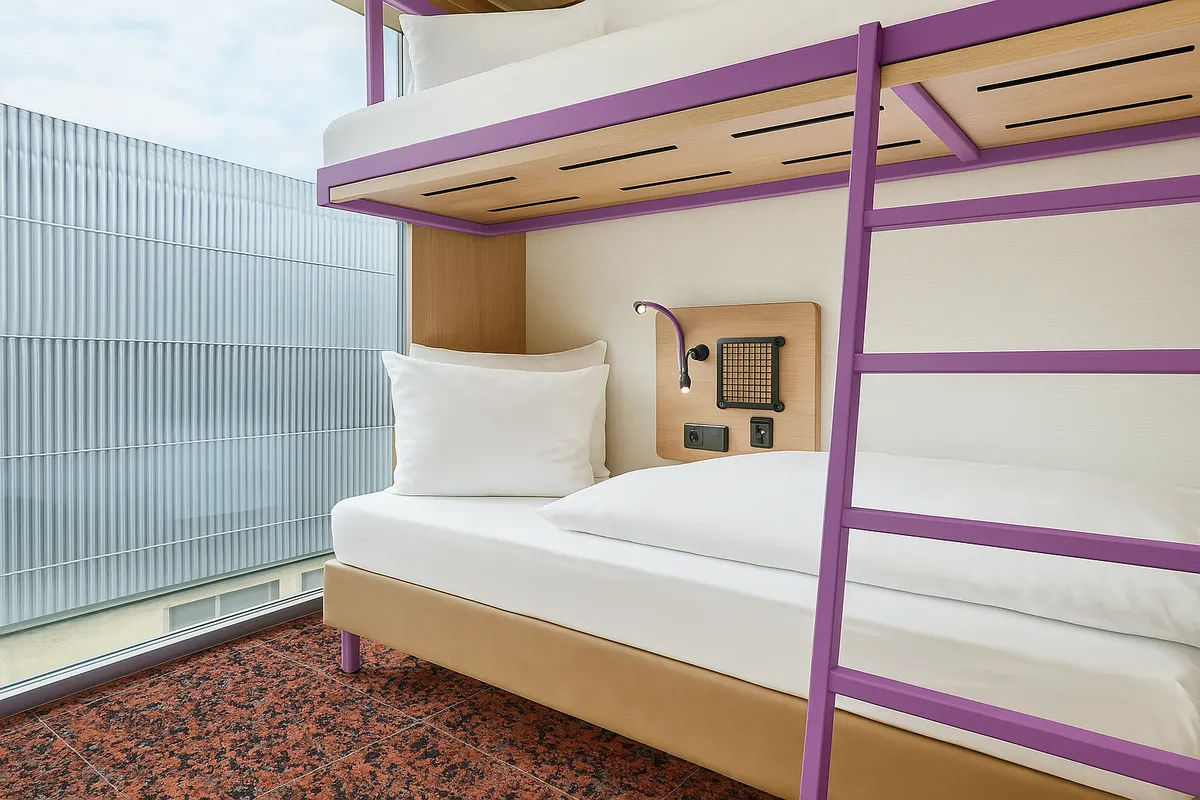 Hotelkonkurrenz, Nuremberg interior view
