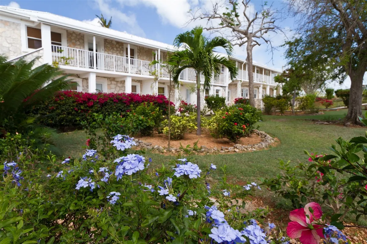 Hut Pointe Inn, Eleuthera interior view