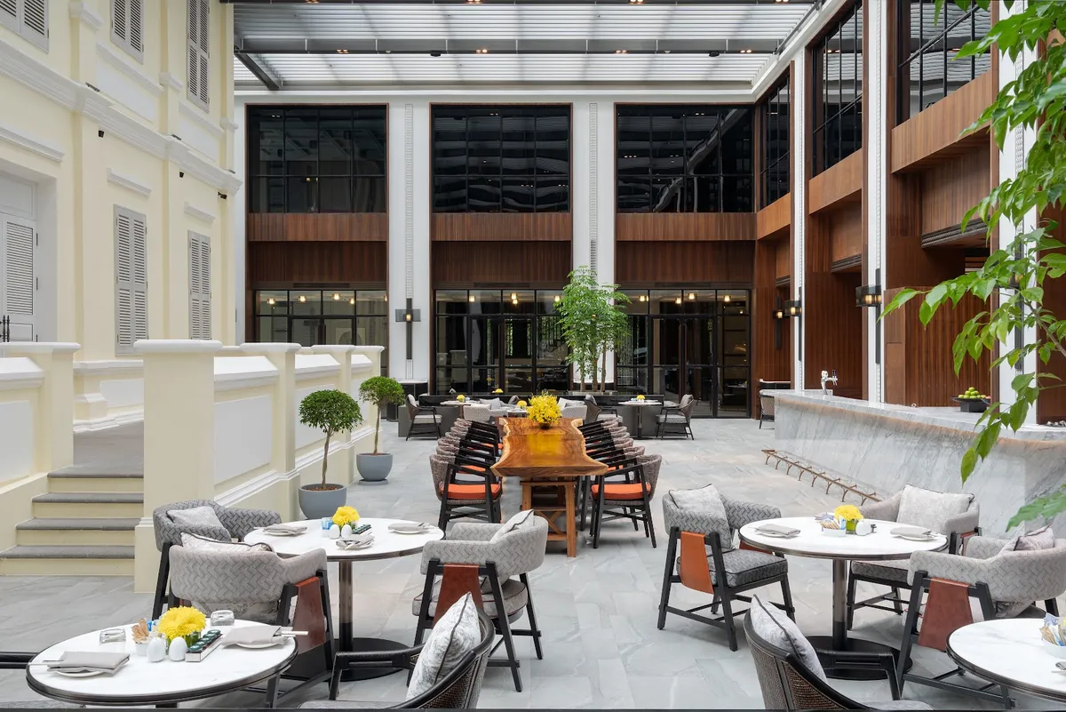 Hyatt Regency Phnom Penh, Phnom Penh interior view