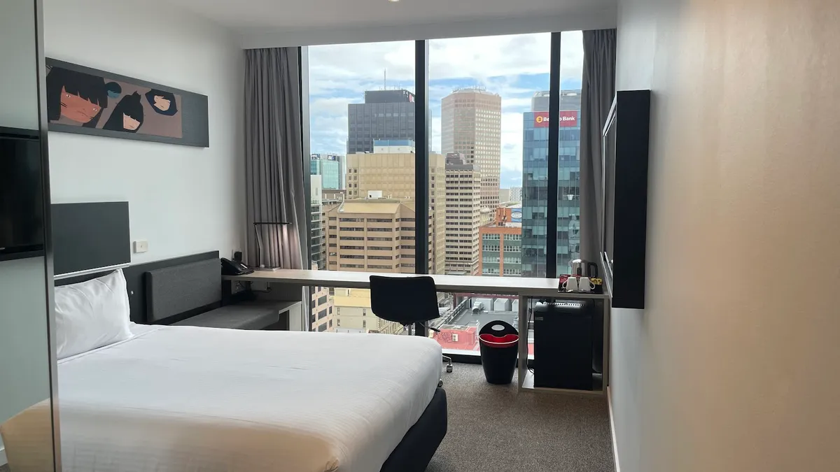 ibis Adelaide, Adelaide interior view