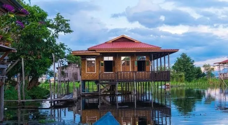 Innthar Lodge Home Stay, Inle Lake interior view