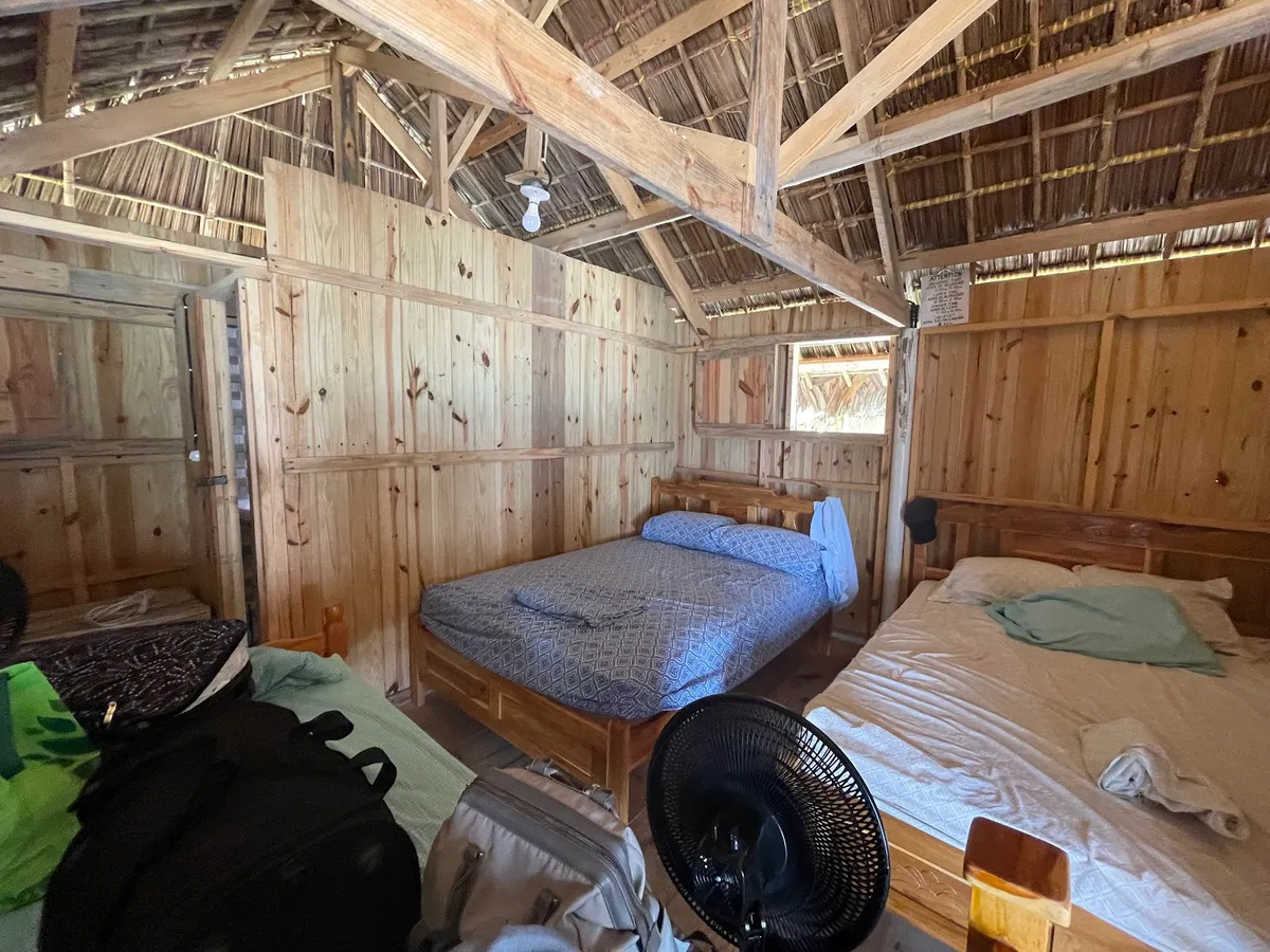 Isla Perro - Barco Hundido, San Blas Islands interior view