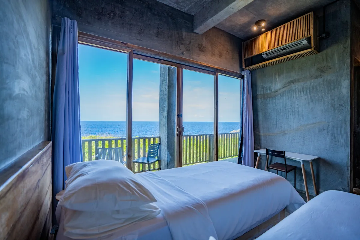 Izustarri, Siargao interior view