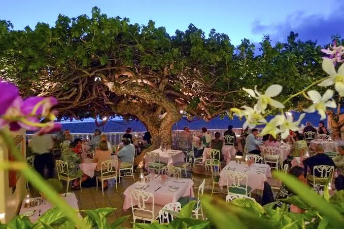 Kaimana Beach Hotel, Honolulu interior view