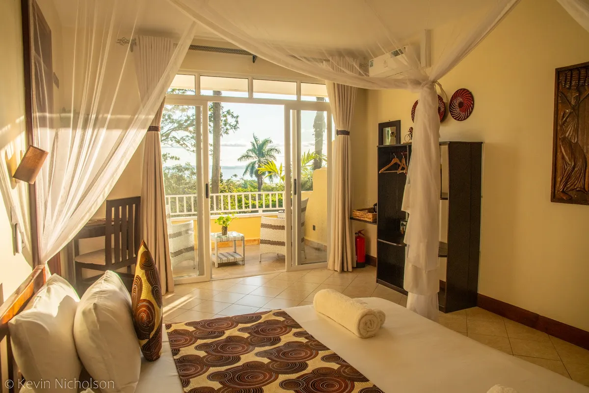 Karibu Entebbe, Entebbe interior view