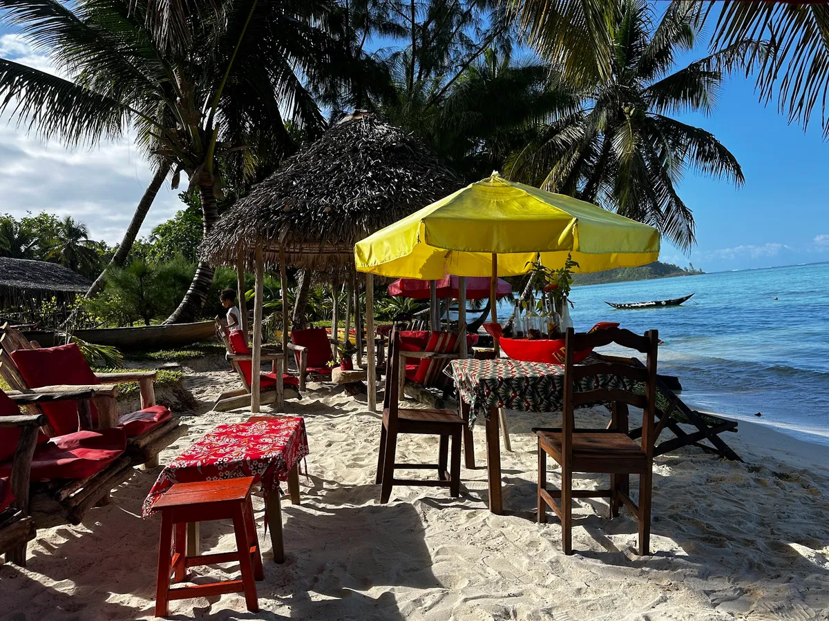 La Buvette - restaurant de plage et chambres d'hôtes, Ile Sainte Marie interior view