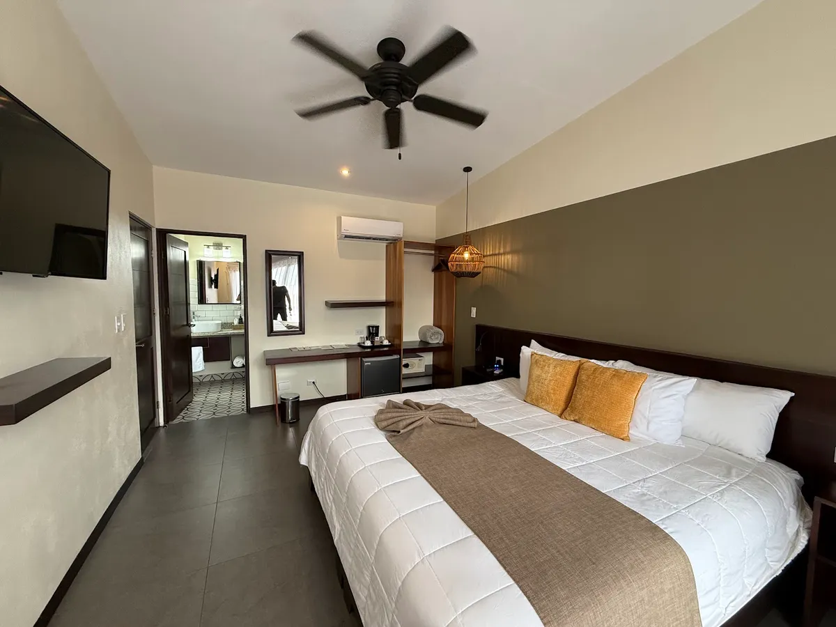La Fortuna Lodge, La Fortuna interior view